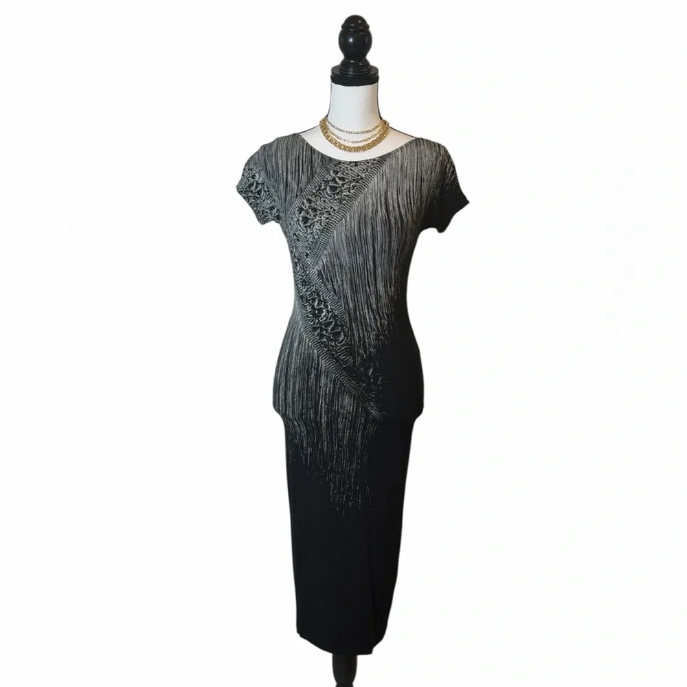 Elegant Isabel de Pedro Chain Printed Black Short Sleeve Dress- US 4 - Picture 1 of 16